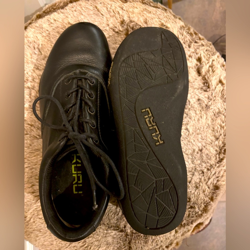 KURU size 10 male comfort arch support shoes.
